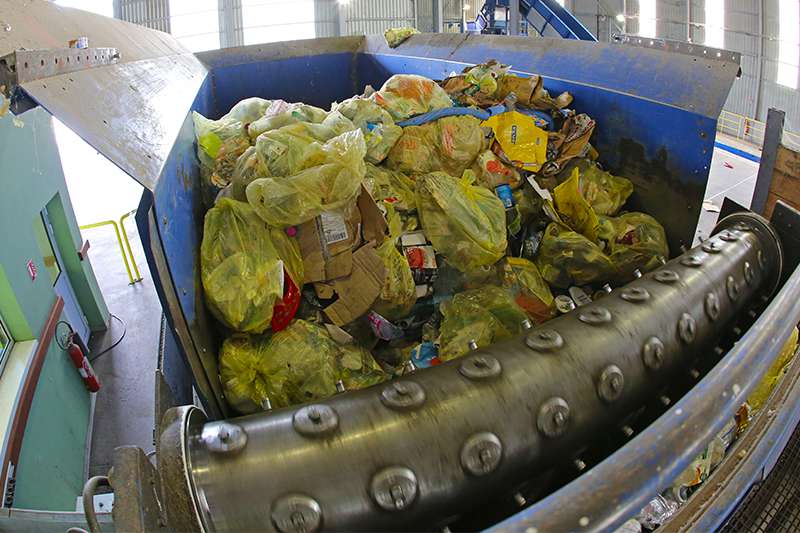 Centre de tri et des emballages en ariege, tremie ouvre sacs