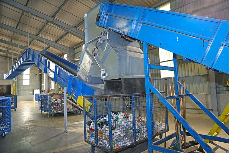 Tri 09, centre de tri et des emballages en ariege, convoyeur de refus